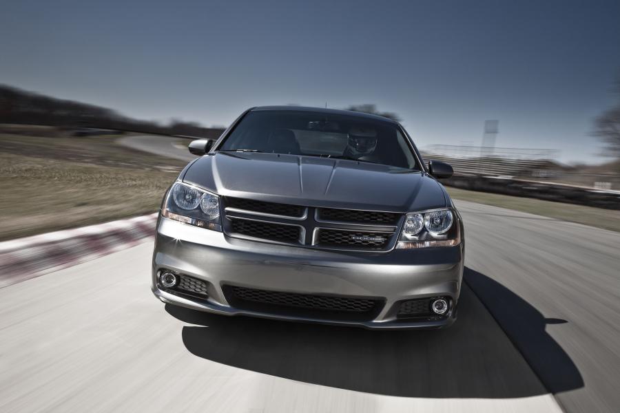  Dodge Avenger R/T 2012 года  (фото 16 из 24)